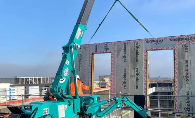 Location de mini grue araignée 10m à 22m sur saint priest , Lyon, Le Petit Grutier