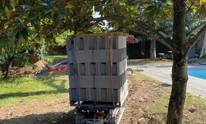 Location de mini grue araignée 10m à 22m sur saint priest , Lyon, Le Petit Grutier