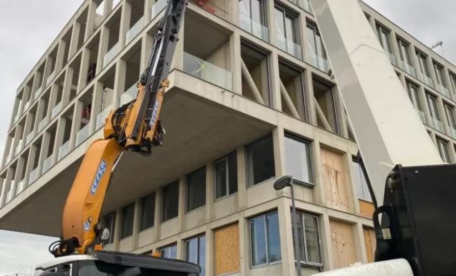 Camion grue 38m lyon pose de vitrages