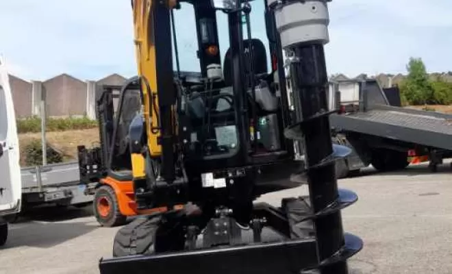 Location mini pelle de 1t 1,6t 2,5t Bourgoin Jallieu avec tarière 100 200 300mm